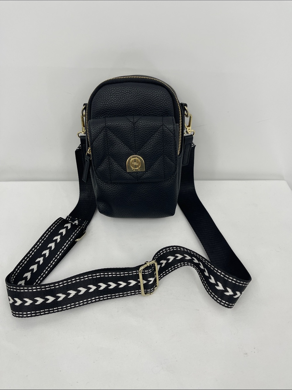 HOUSE OF HARLOW Black Quilted Crossbody Phone Bag with Gold Hardware